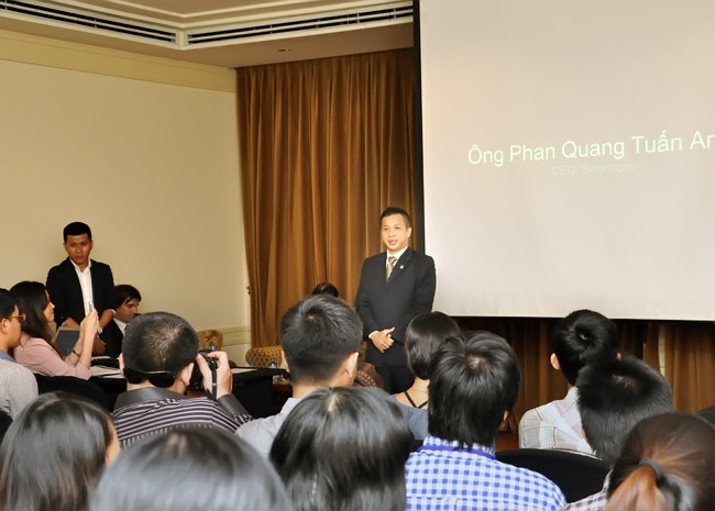Ông Phan Quang Tuấn Anh – Giám đốc công ty SmartCom chia sẻ tại họp báo.