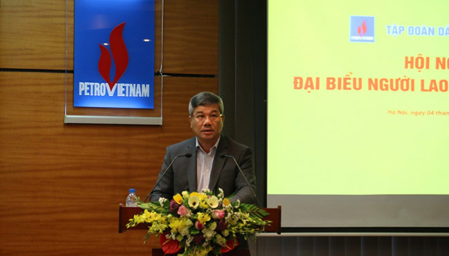 Đồng chí Đỗ Chí Thanh trình bày báo cáo tại hội nghị