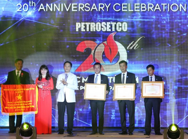 Tập thể Tổng Công ty PETROSETCO và các cá nhân tiêu biểu vinh dự đón nhận bằng khen của Thủ tướng Chính phủ