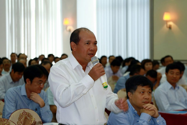Ông Đinh Văn Sơn, Thành viên HĐTV Tập đoàn trao đổi ý kiến tại hội nghị